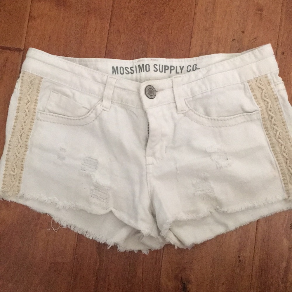 White mossimo shorts